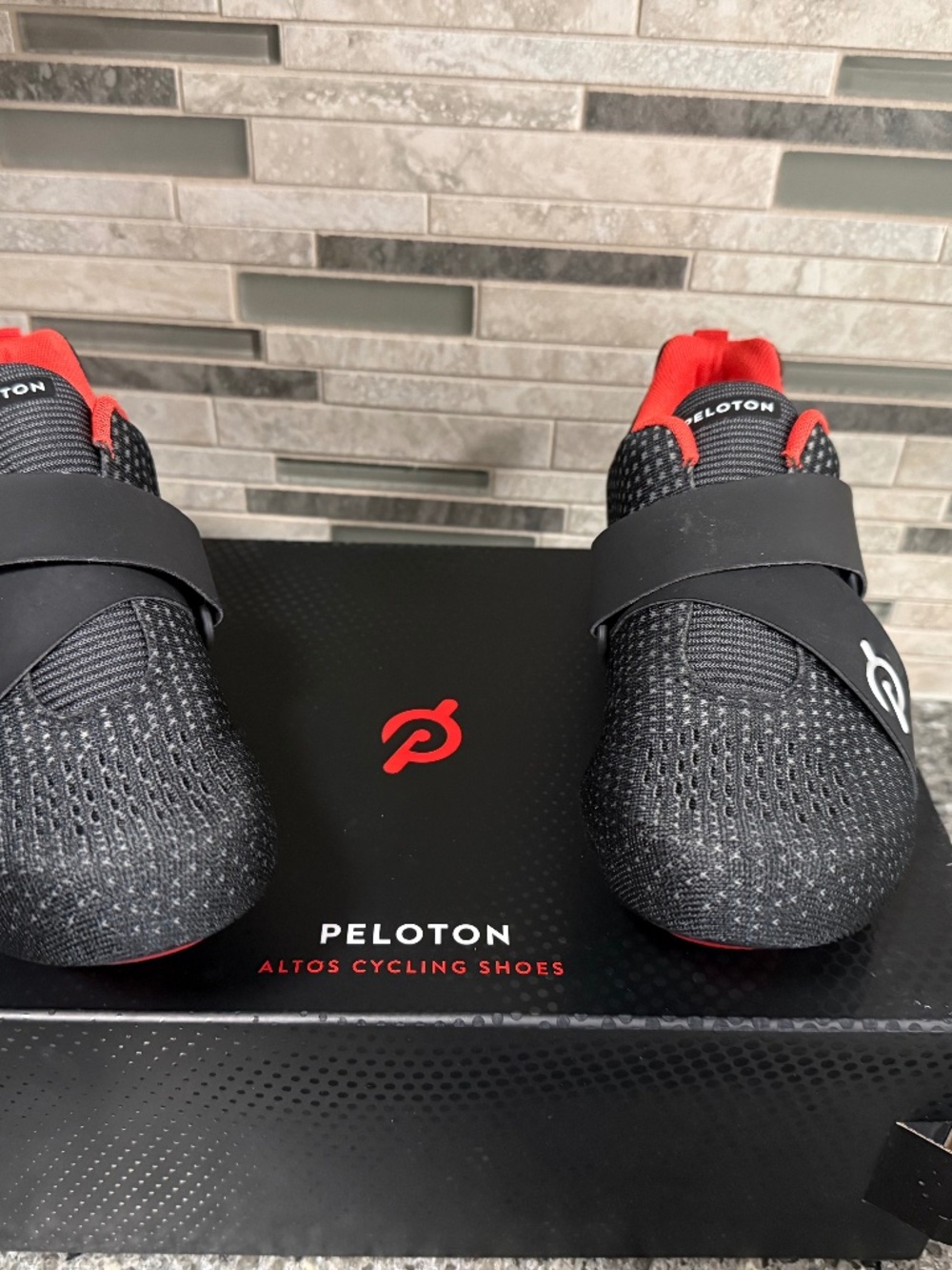 Peloton Cycling Shoes WITH CLEATS Women’s Size 7 Mens Size 5.5